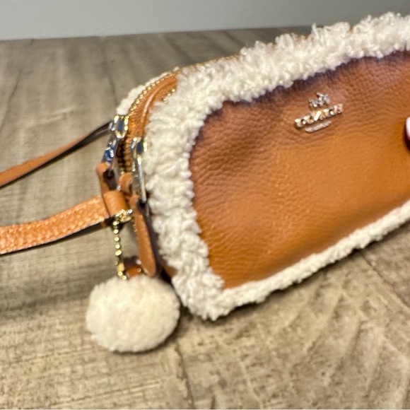 Coach Tan Leather and Shearling Crossbody Mini Bag Excellent Condition - Picture 4 of 10